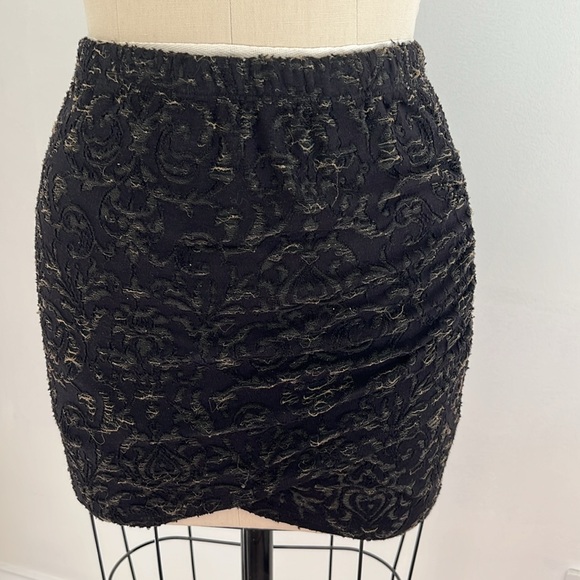 Soft by Joie mini skirt, size small - Picture 4 of 8
